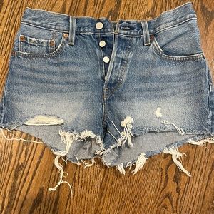 Levi’s jean shorts size 26 medium wash